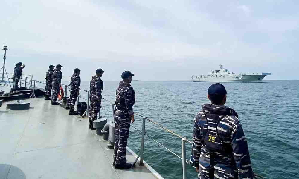 KRI Silas Papare Kawal Kapal Perang Cina Tinggalkan Tanjung Priok Jakarta