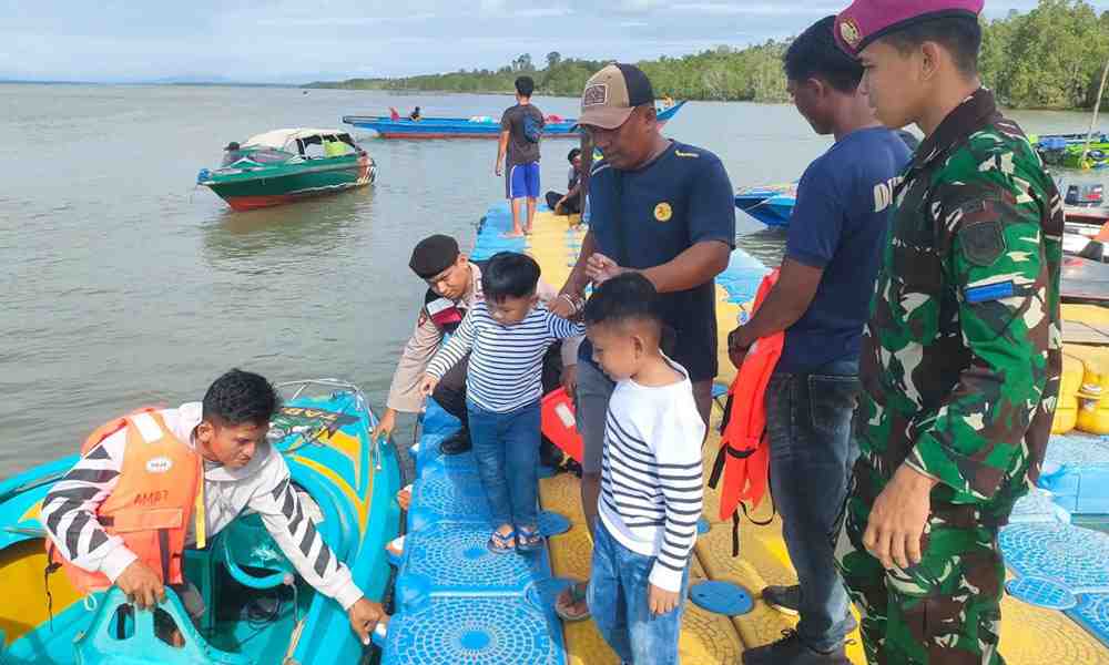 Prajurit Marinir Amankan Gereja di Nunukan selama Perayaan Natal dan Tahun Baru