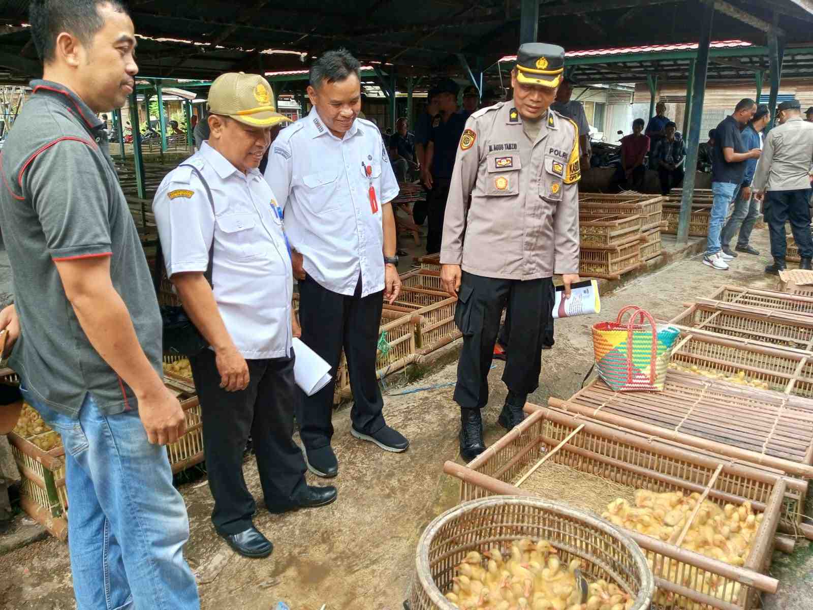 Dukung Program Ketahanan Pangan dan Makan Bergizi, Pemkab HSU Bersama Polres HSU Tinjau Pasar Itik Alabio