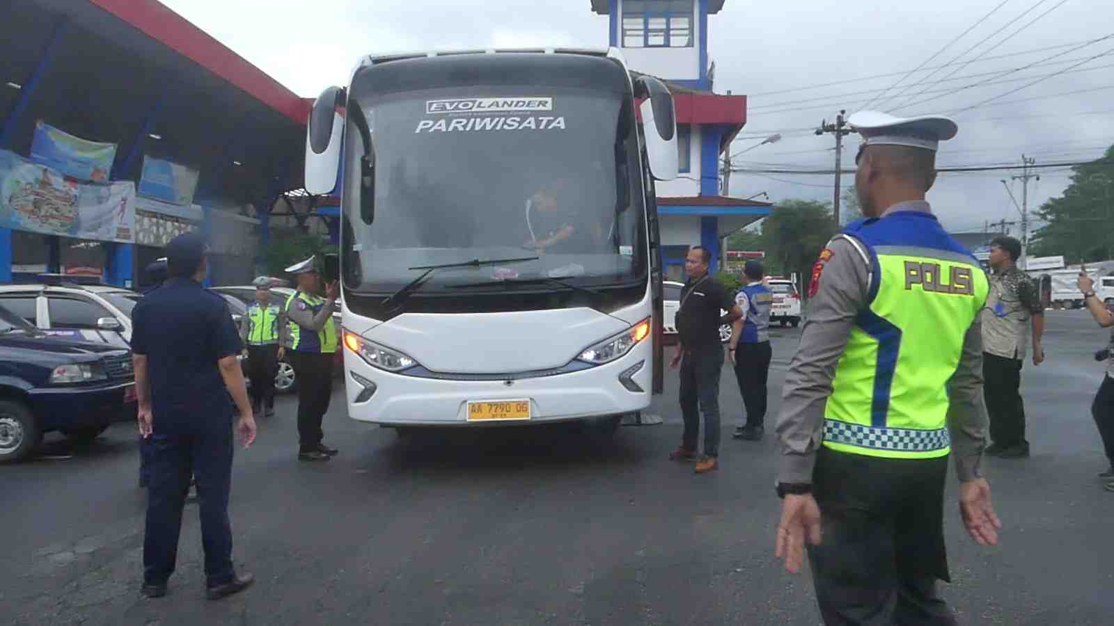 Pastikan Keamanan Angkutan Libur Nataru, Petugas Gabungan Temanggung Lakukan Ram Check
