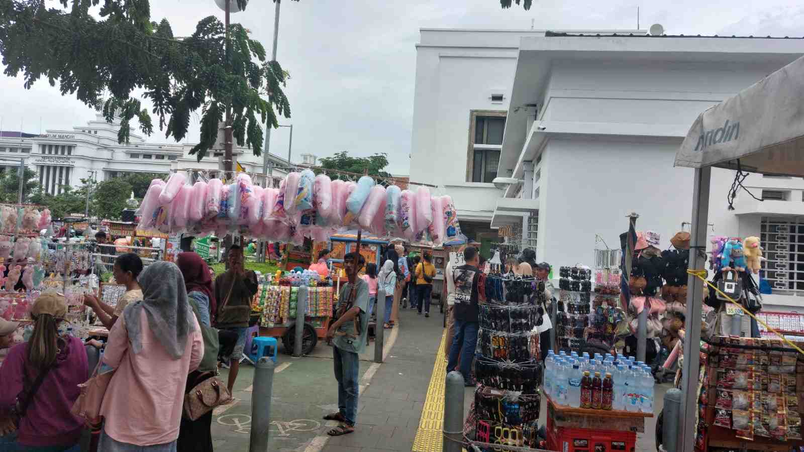 UMKM Kota Tua Raup Untung Besar selama Libur Natal dan Tahun Baru 2024/2025