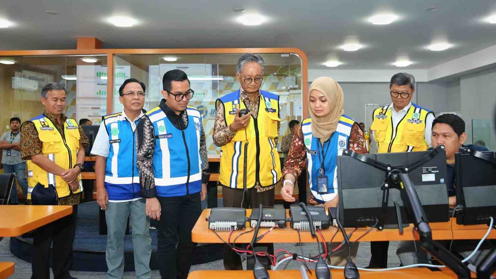 Menteri PU Pantau Arus Mudik Nataru 2024/2025 di JMTC Bekasi