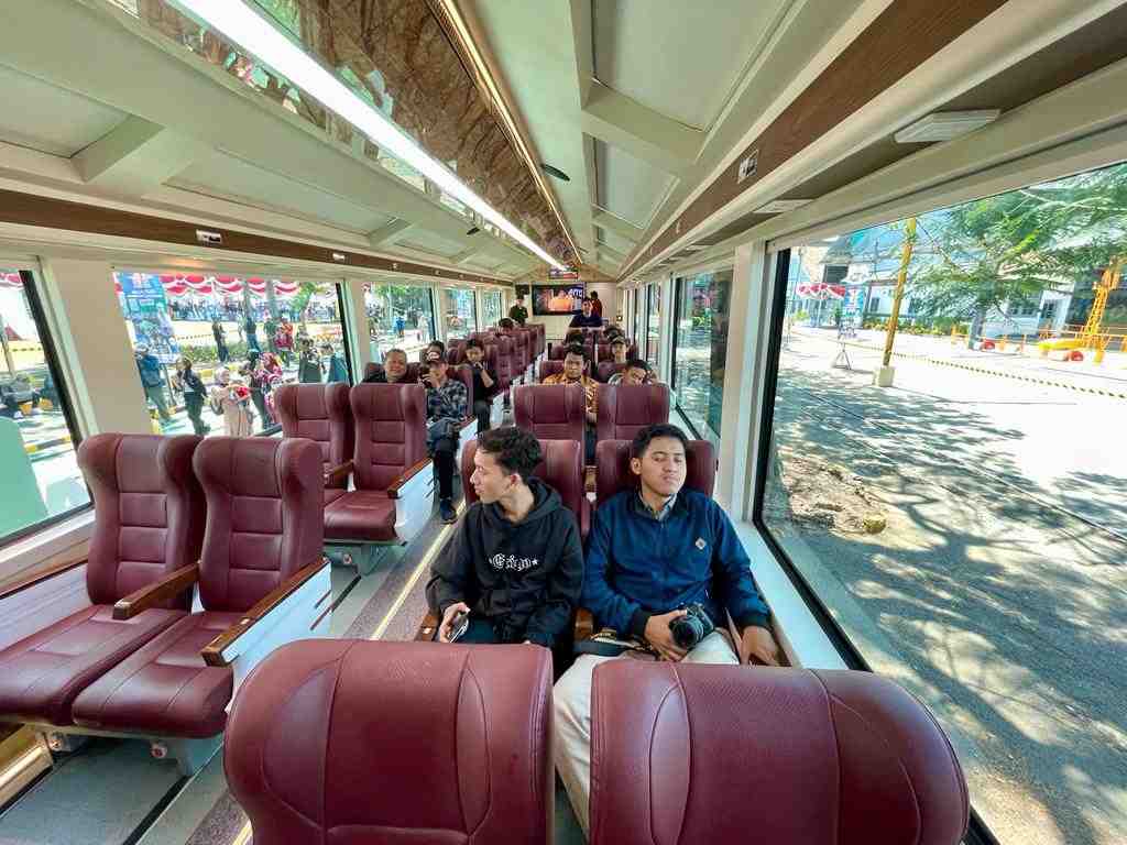 Serunya Libur Nataru 2024/2025 dengan Kereta Panoramic di KA Mutiara Timur