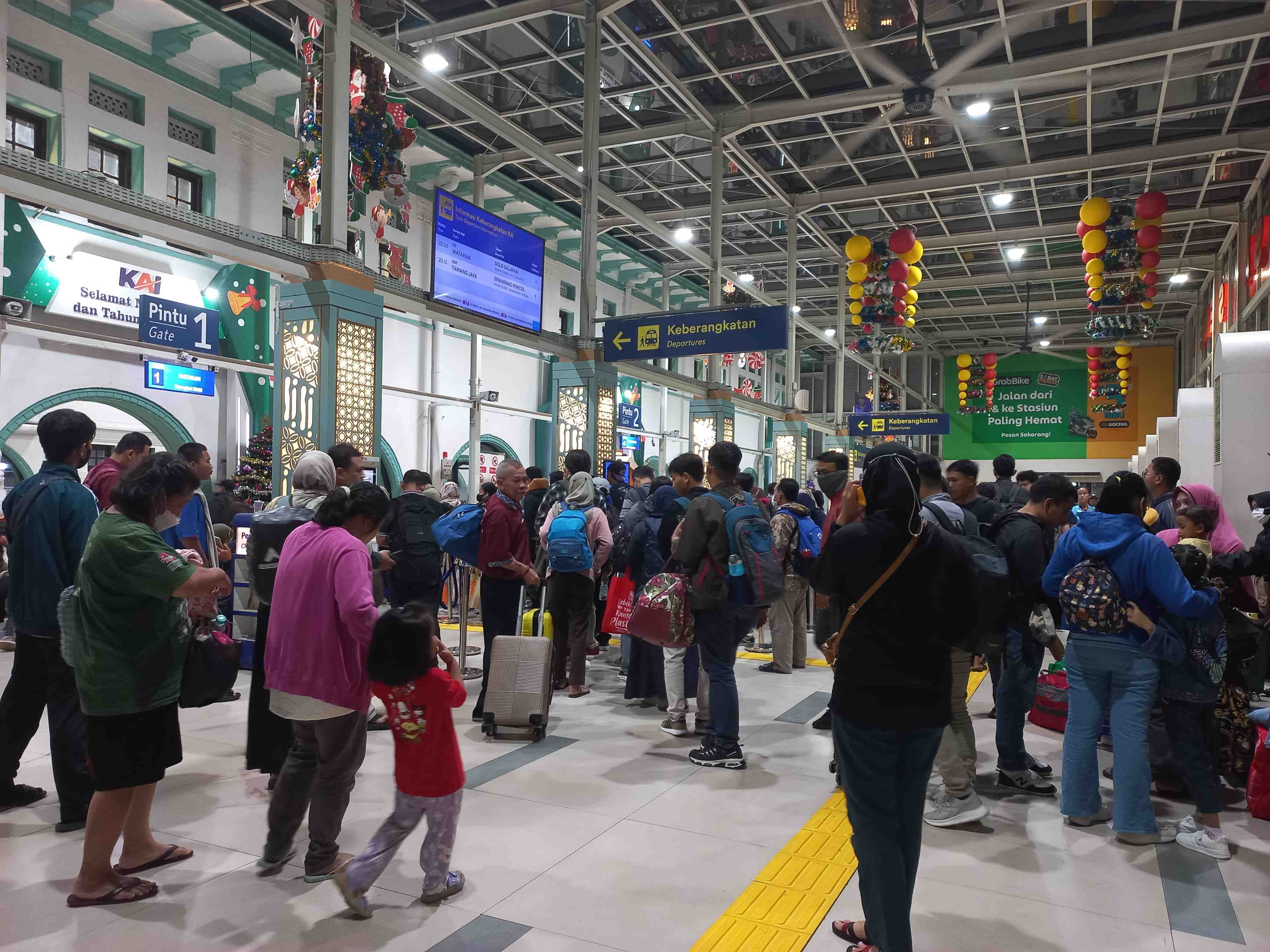 Angkutan Natal Lancar, Ini Kata Penumpang Kereta di Stasiun KA Pasar Senen 