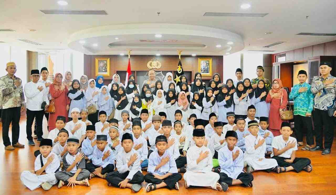 Inspiratif! Gerakan Shalat Subuh 40 Hari di Masjid Darul Huda Tuai Apresiasi Kapolda Sumbar