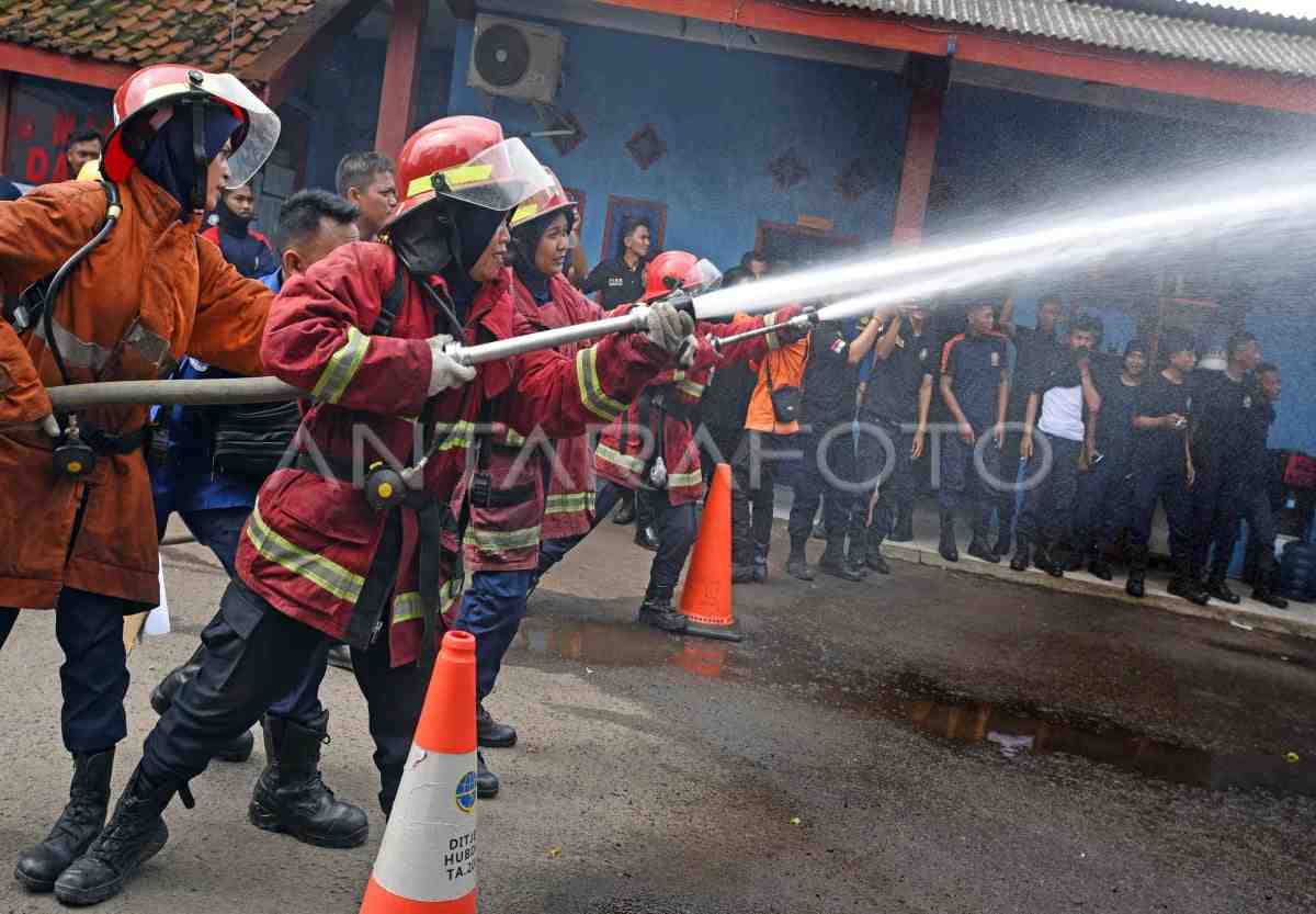 Pertaruhkan Nyawa, Kemendagri Minta Pemda Prioritaskan Kesejahteraan Damkar 