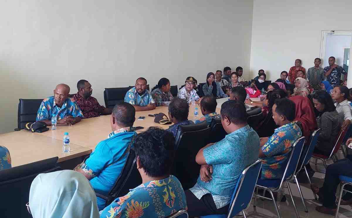 Guru di Raja Ampat Audiensi dengan DPRK, Tuntut Pembayaran Hak yang Tertunda