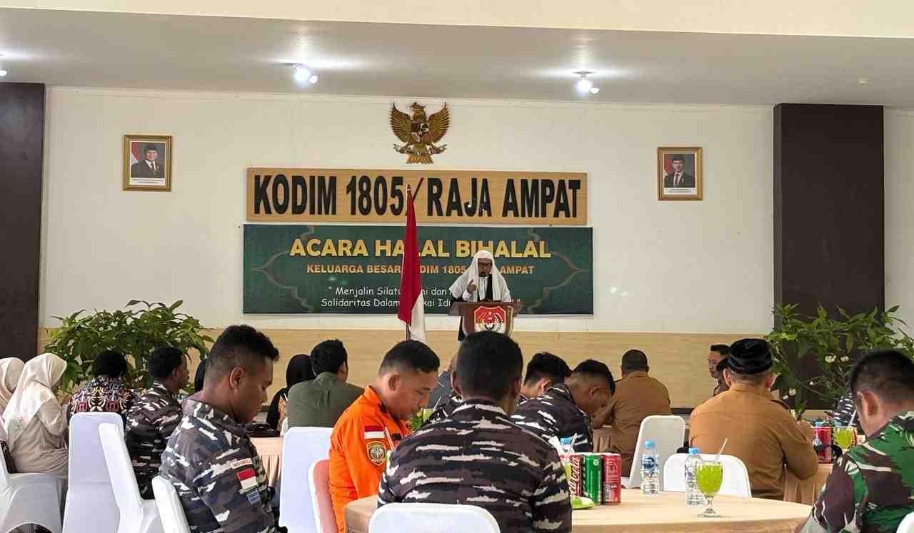 Lebih dari Tradisi, Halalbihalal di Raja Ampat Jadi Ajang Sinergi TNI-Polri dan Masyarakat