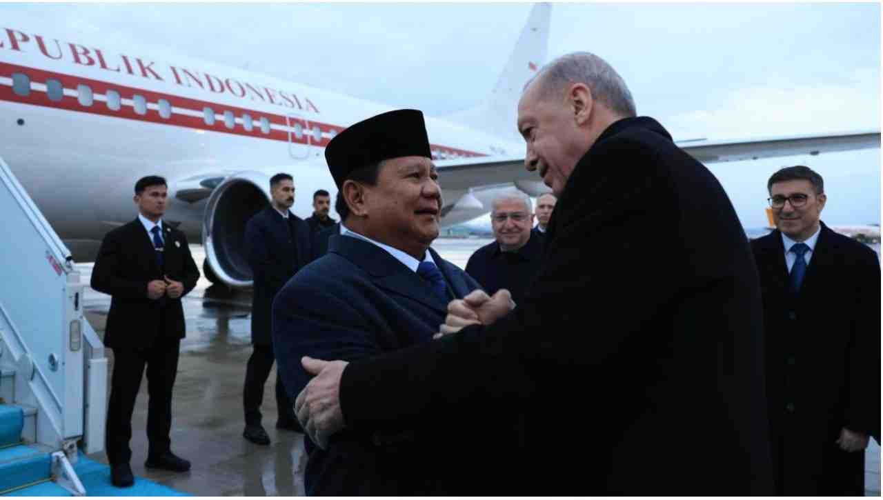 Tiba di Ankara, Presiden Prabowo Disambut Langsung Presiden Erdogan