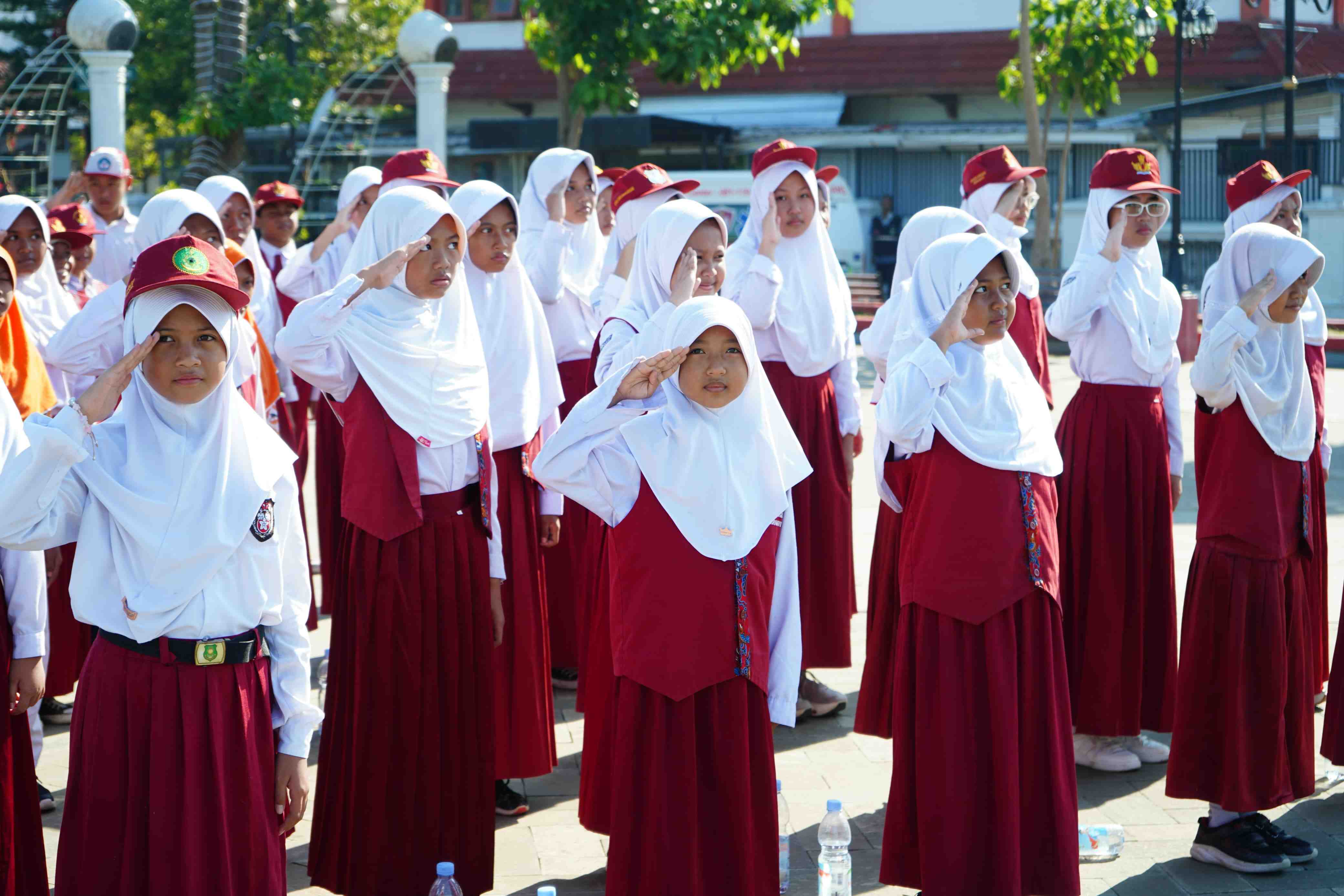 Upacara Peringatan Hardiknas Kabupaten Indramayu 2025, Wujudkan Pendidikan Bermutu