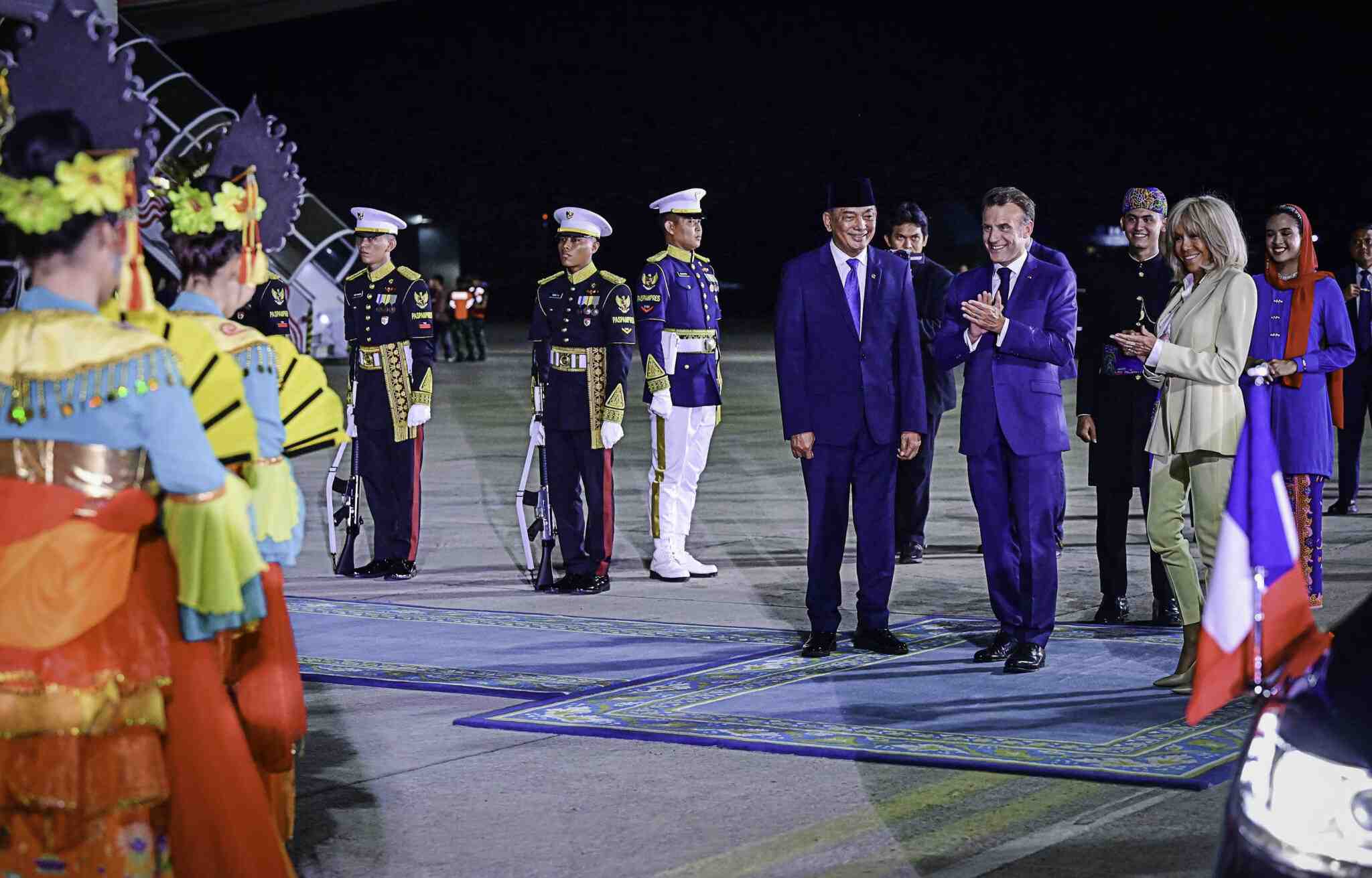 Tiba di Jakarta, Presiden Macron Sebut Indonesia Sahabat Strategis