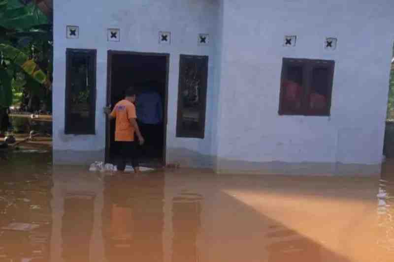 Kemensos Salurkan Bantuan Warga Terdampak Banjir di Parigi Moutong