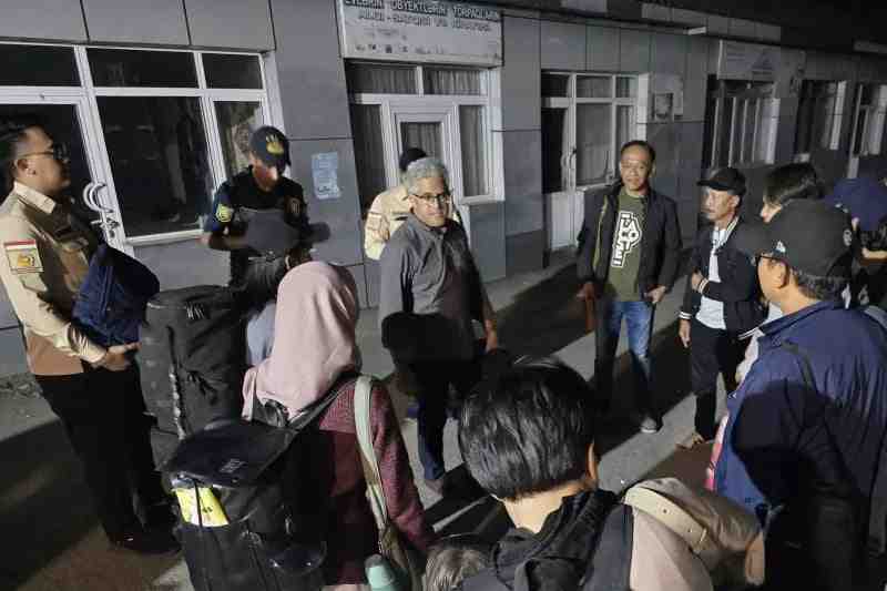 Kemlu RI Percepat Evakuasi  WNI dari Iran, Pemulangan Bertahap Dimulai Senin