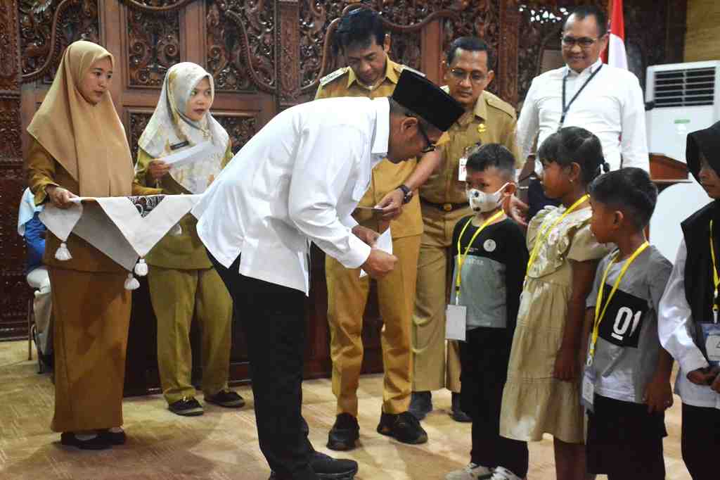 Ribuan Anak Yatim Piatu Terima Bantuan Rp1 Juta dari Pemkab Batang