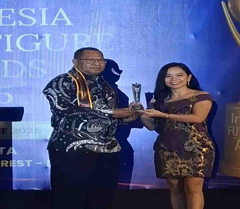 Bupati Raja Ampat Raih Penghargaan Pemimpin Paling Inovatif dalam Pelayanan Publik di Indonesia Future Figure Award 2025