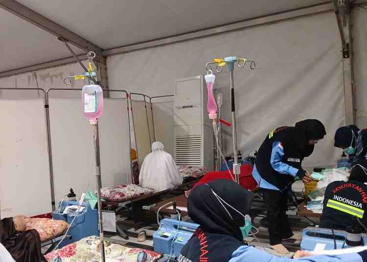 Meski Berdesakan, Semangat Layanan Petugas Kesehatan Haji tak Pernah Surut