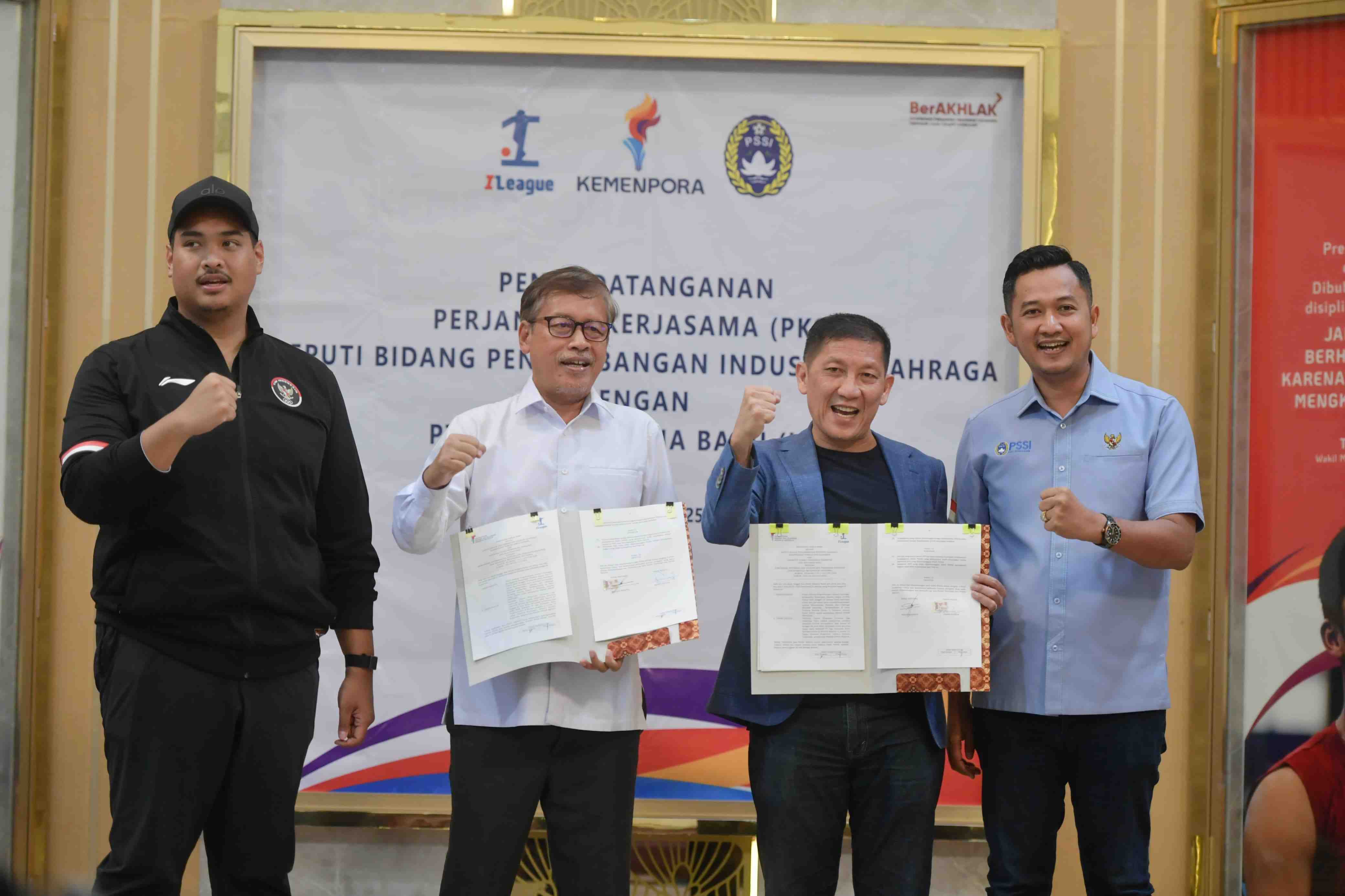 Kemenpora Gandeng LIB, Menpora Dito: Pembinaan Suporter Jadi Kunci Majukan Industri Sepak Bola Nasional