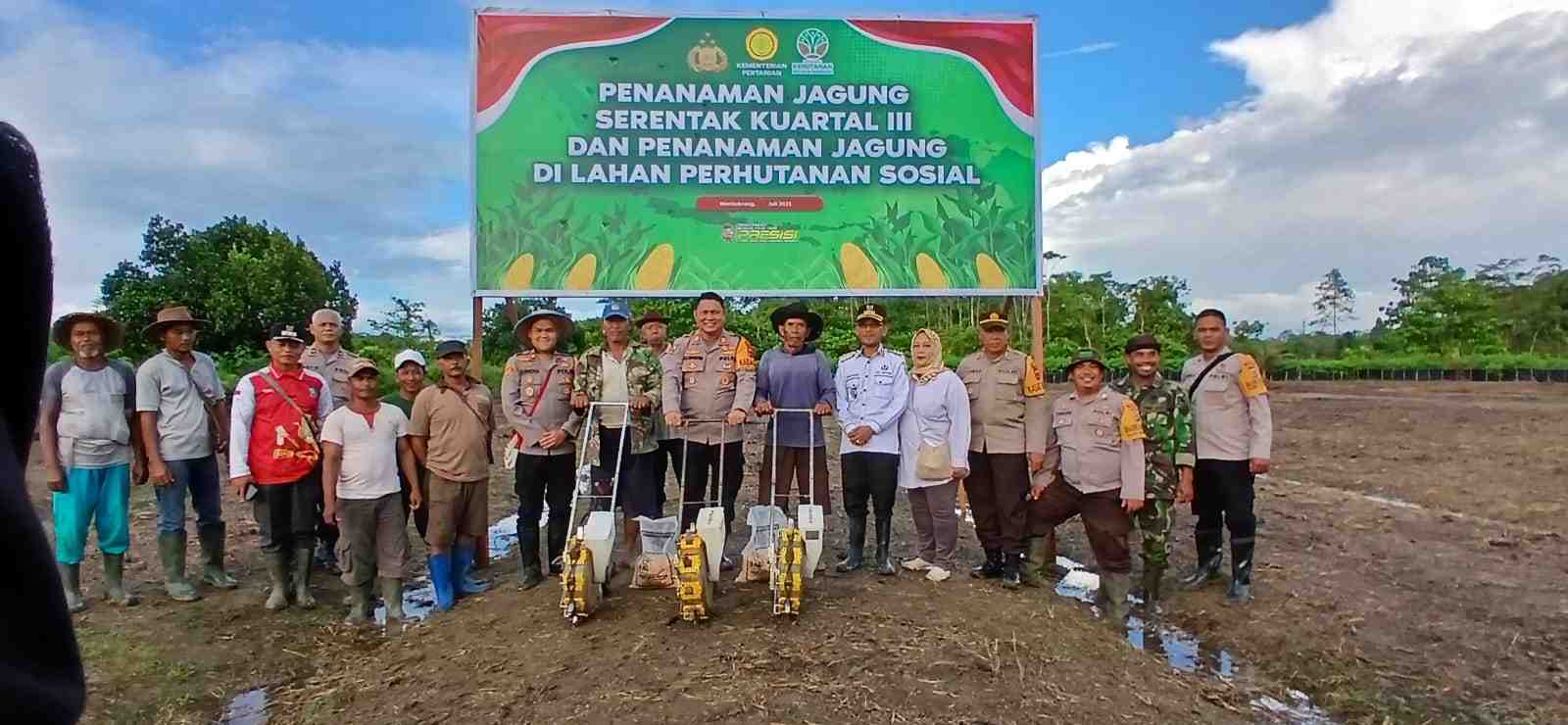 Penanaman Jagung Serentak di Nimbokrang, Polres Jayapura Dorong Kemandirian Petani