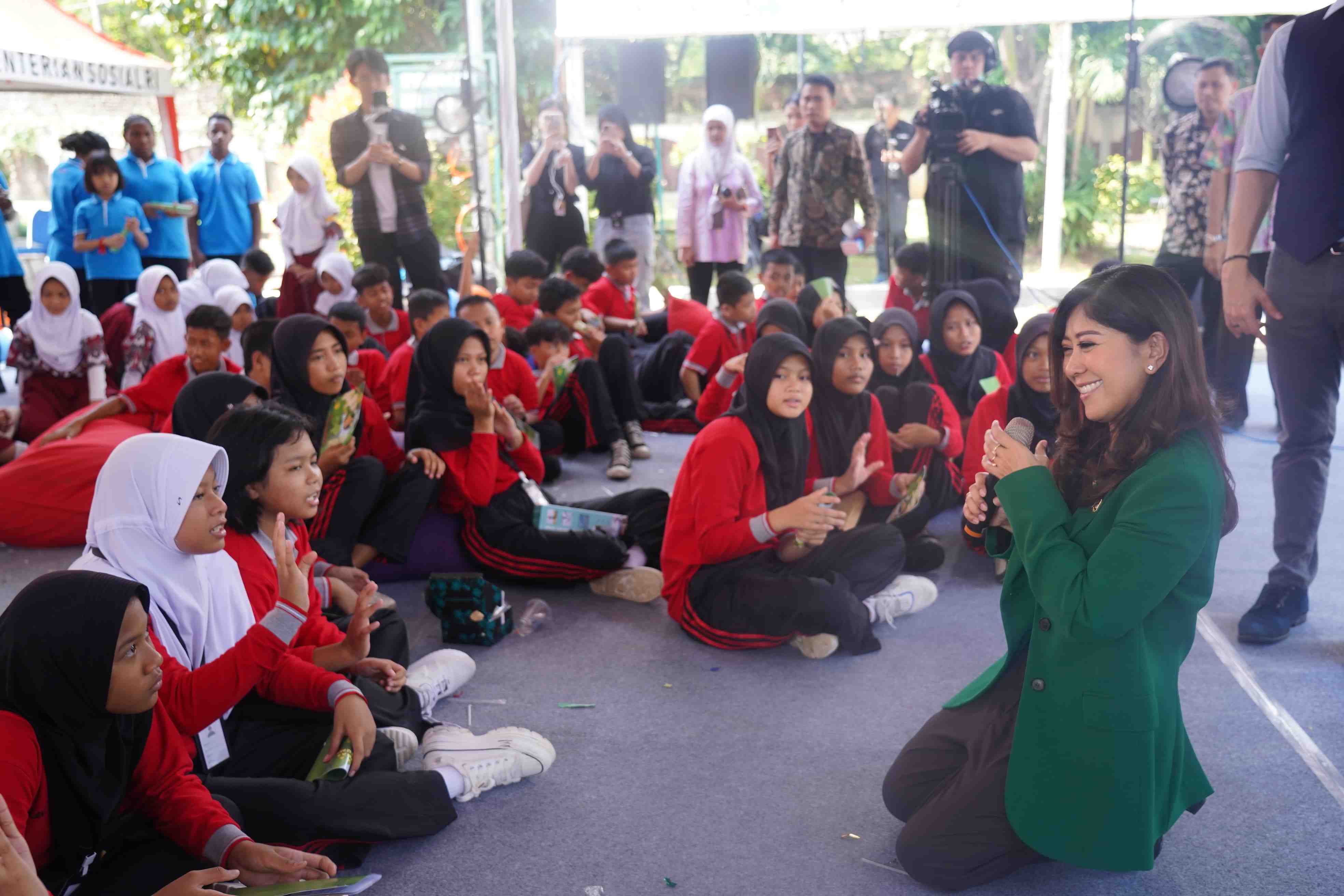 {SIARAN PERS] Menkomdigi: Tidak Semua Platform Digital Layak Diakses Bebas Oleh Anak