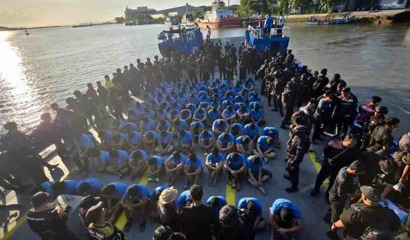 Pulihkan Mental, 1.300 Napi Risiko Tinggi Dipindahkan ke Nusakambangan