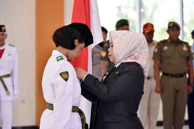 Nurhidayah Kukuhkan Paskibraka untuk HUT ke-80 RI di Kobar