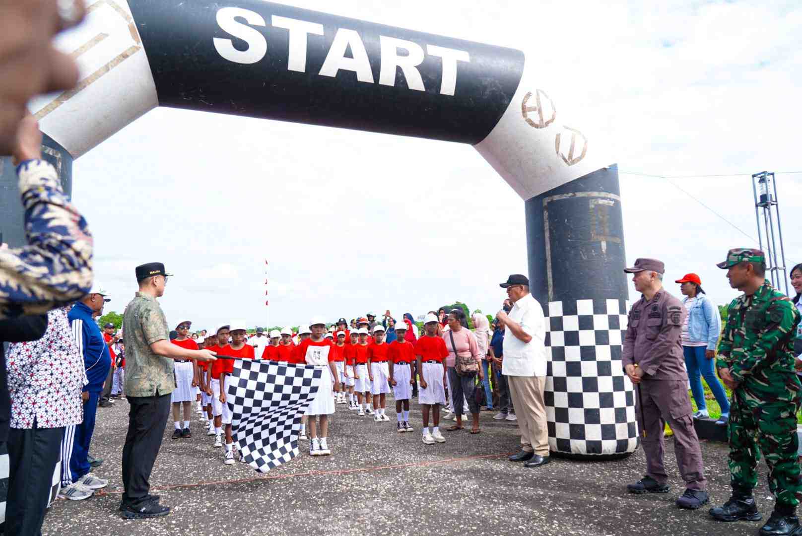 Semangat 'Maluku Tenggara Hebat' Bergema dalam Lomba Gerak Jalan