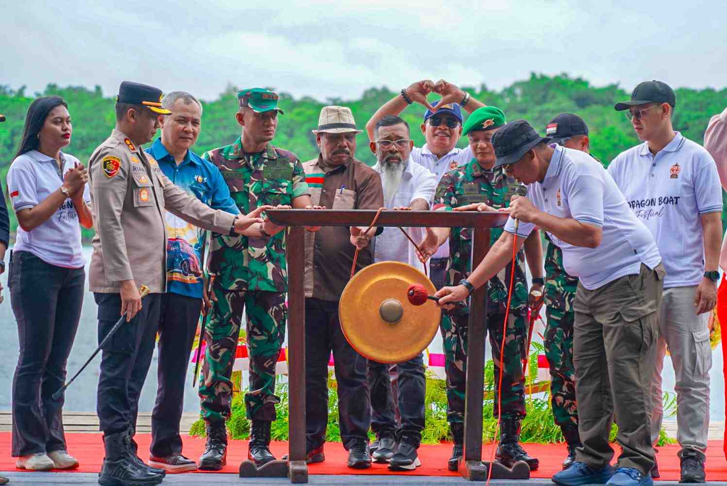 El'lomel Bergetar! Festival Perahu Naga Ramaikan HUT ke-80 RI di Maluku Tenggara