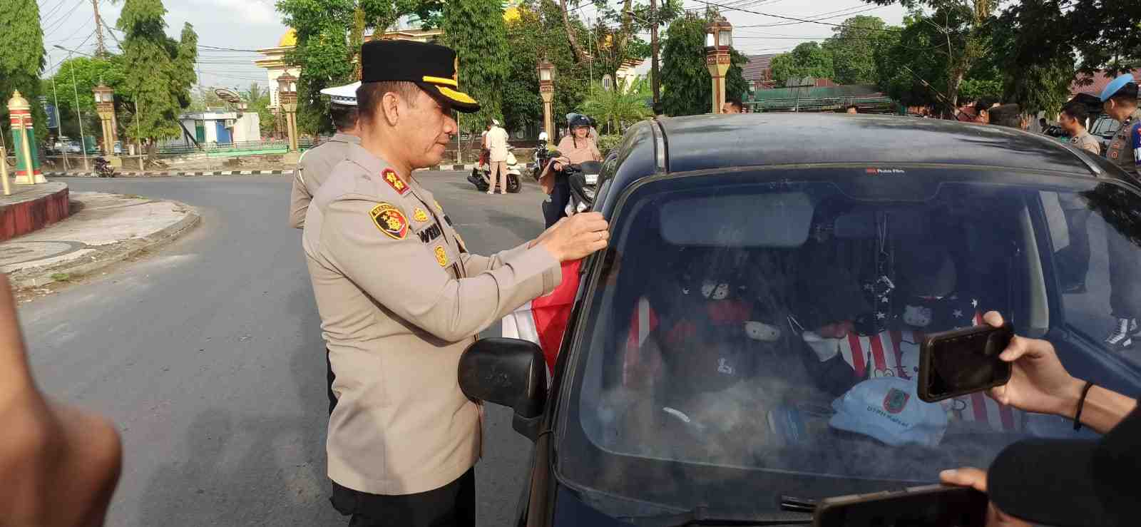 Gerakan Kibarkan Bendera Merah Putih Digencarkan Polres Tapin