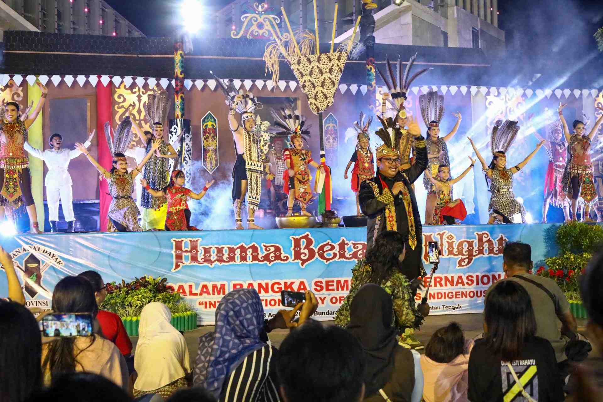 Meriah! Huma Betang Night Volume 11 Hadirkan Delegasi Dayak se-Kalimantan dan Perwakilan Malaysia
