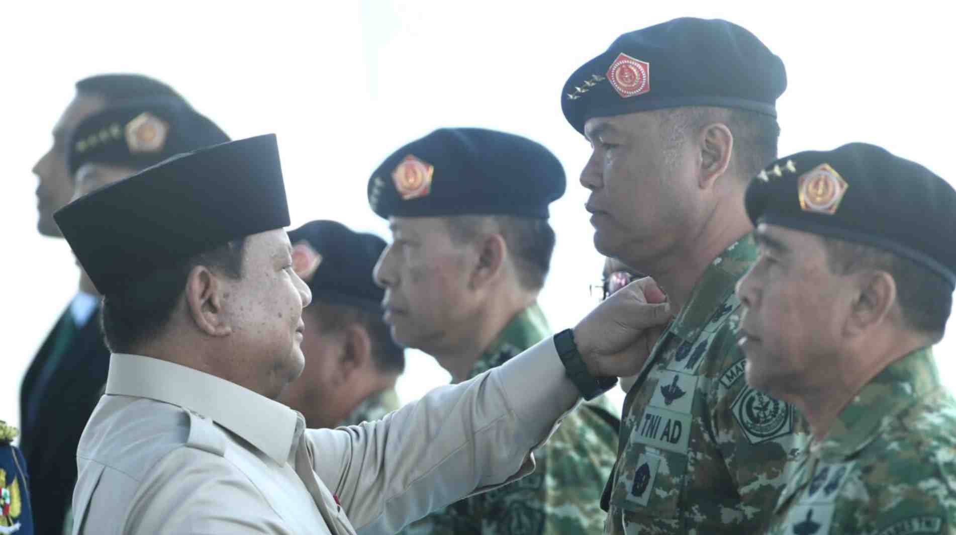 Presiden Lantik Wakil Panglima TNI dan Tiga Kepala Badan Pertahanan