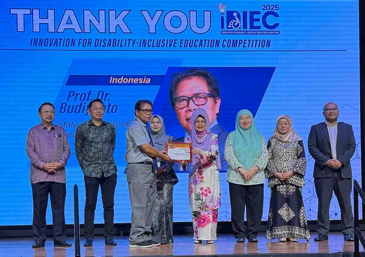 Unesa Raih Penghargaan Internasional di Malaysia lewat Inovasi Pendidikan Inklusif