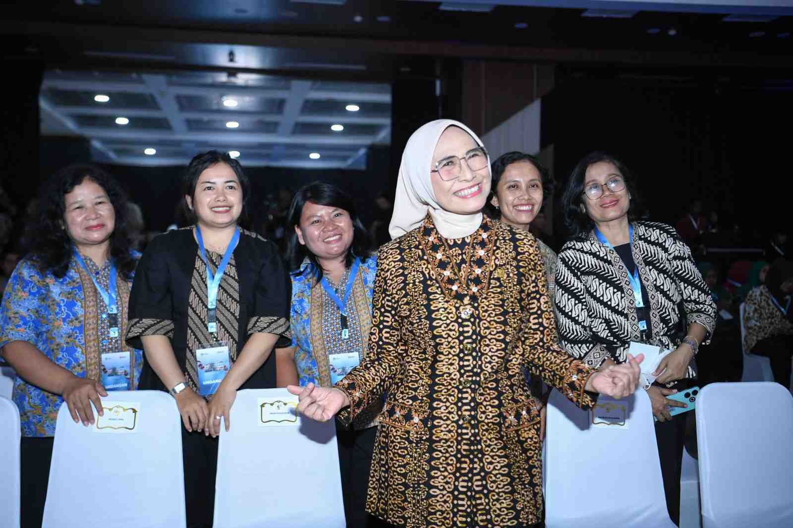 Presiden Beri Kado HUT RI untuk Guru, Komisi X dan Pemda Apresiasi Langkah Cepat Kemendikdasmen