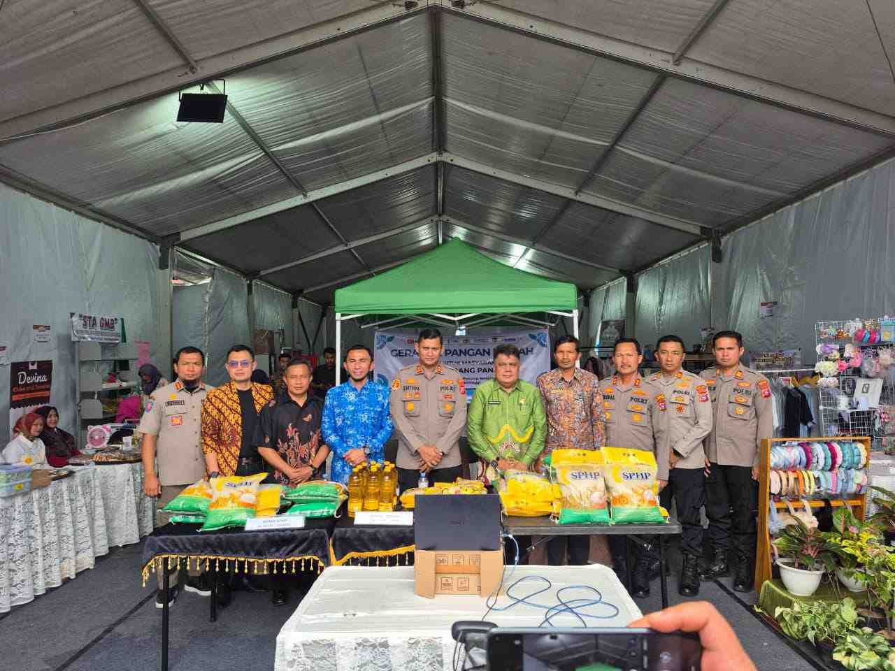 Polres Padang Panjang Gelar Gerakan Pangan Murah Tekan Inflasi Jelang HUT ke-80 RI