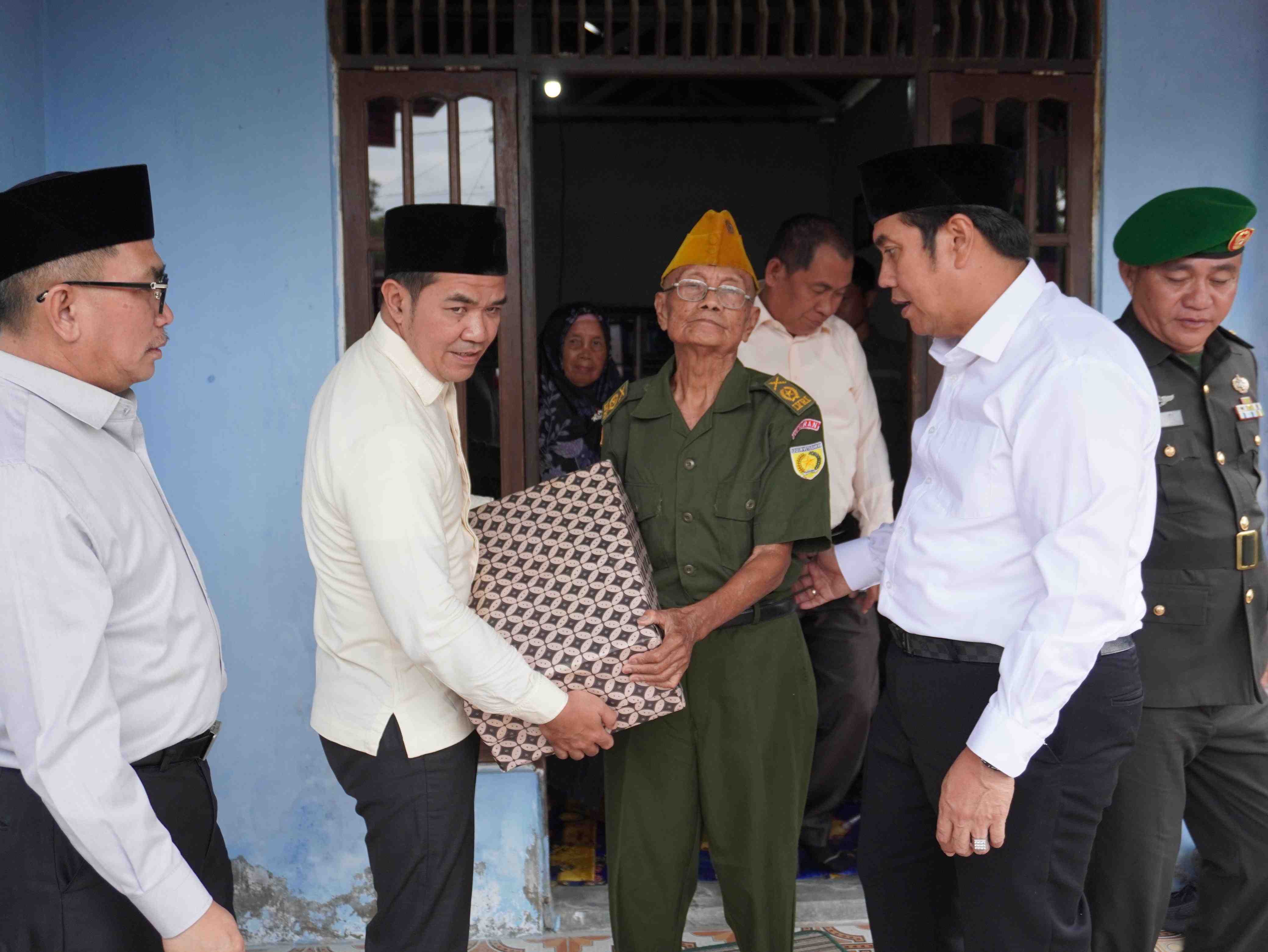 Jelang HUT RI, Bupati-Wabup Pulang Pisau Kunjungi Veteran