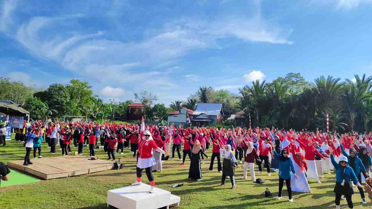 Senam Bersama Berhadiah Meriahkan HUT ke-80 RI di Amuntai Selatan
