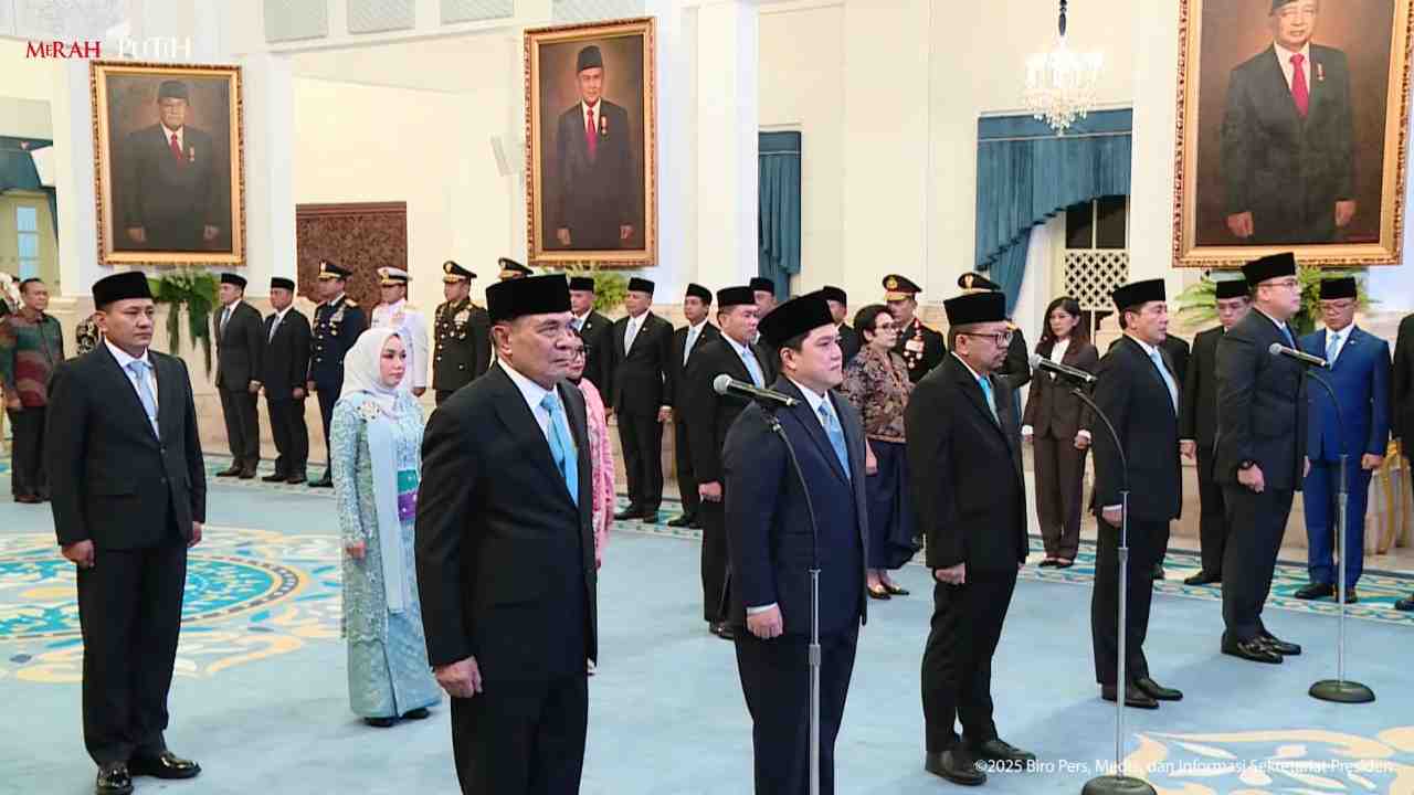 Presiden Prabowo Lantik Djamari Chaniago Jadi Menko Polkam dan Erick Thohir Menpora
