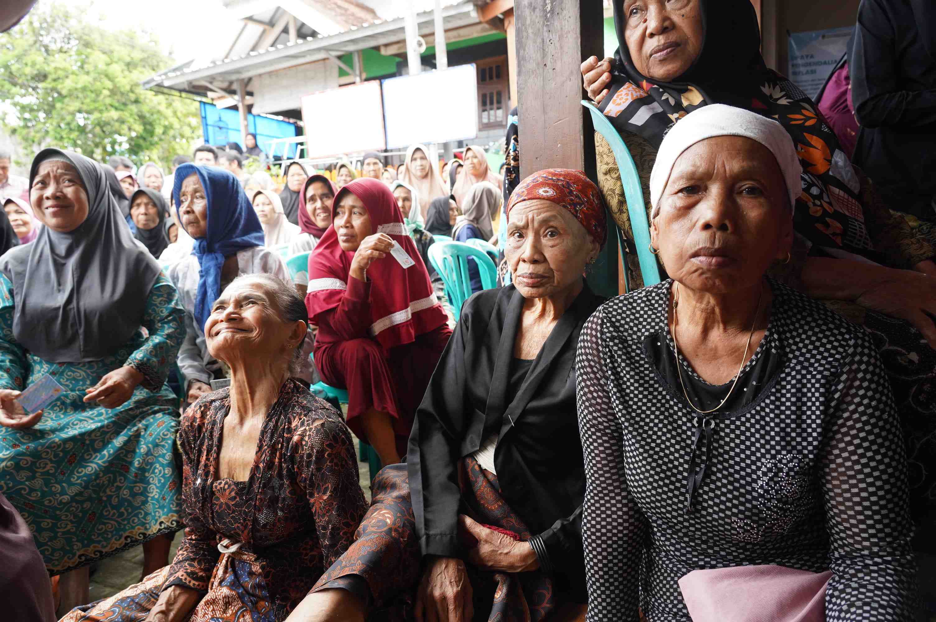 Wajah-Wajah Harapan di Balik Antrean Pendaftaran Perlinsos Banyuwangi