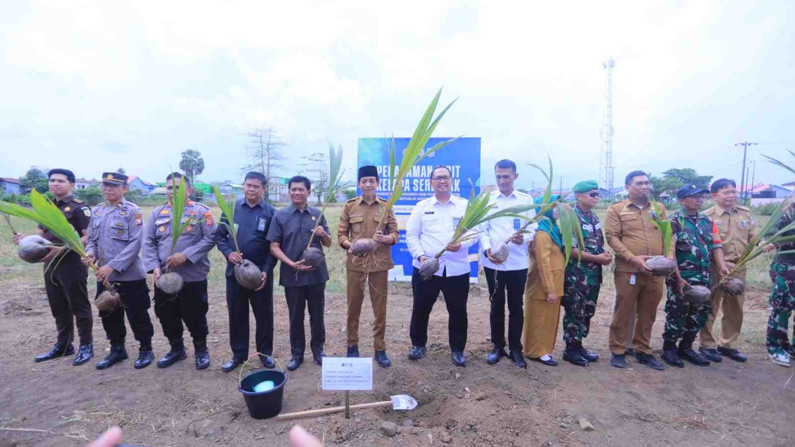 Rutan Pangkep Tanam 200 Pohon Kelapa, Wujud Nyata Dukung Ketahanan Pangan Nasional