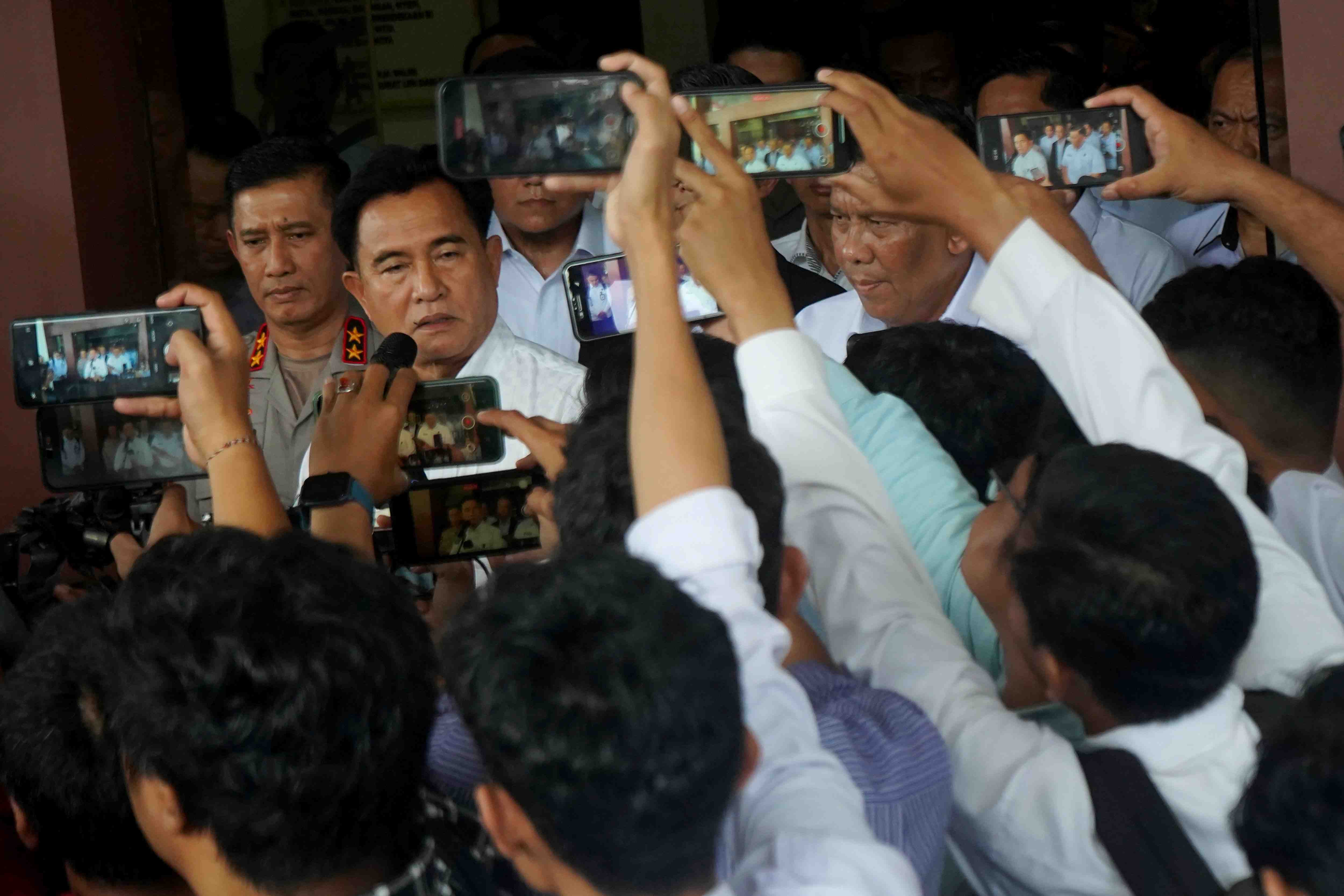 Menko Yusril Dukung Pembentukan Tim Independen Pencari Fakta Ungkap Akar Kerusuhan Agustus 2025