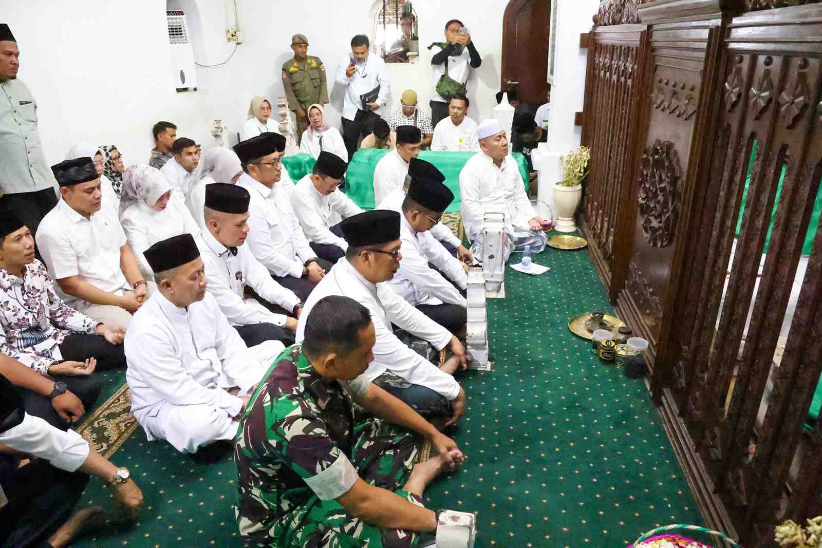 Andra Soni Awali HUT ke-25 Banten dengan Ziarah ke Banten Lama