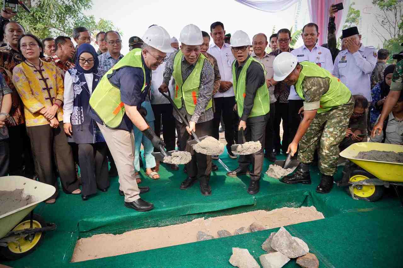 [SIARAN PERS] Menkop Lakukan Peletakan Batu Pertama Pembangunan Gudang dan Gerai Kopdes Merah Putih di 800 Titik