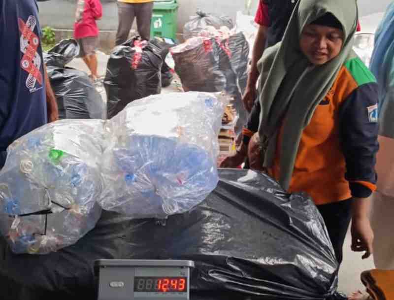 Jaga Lingkungan dan Tambah Ekonomi, Warga RW 08 Sukabumi Utara Kembangkan Bank Sampah