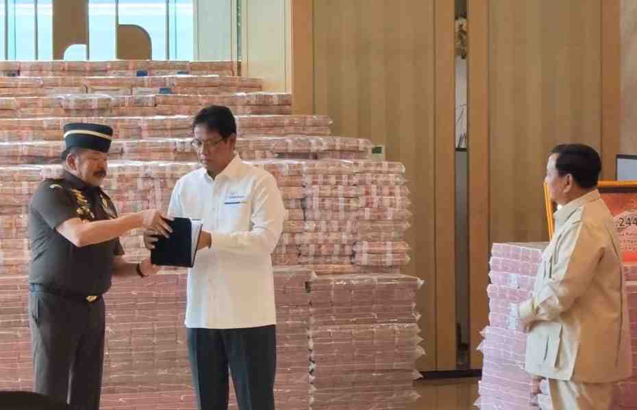 Kejagung Serahkan Uang Pengganti Kerugian Negara Kasus CPO Rp13,2 Triliun