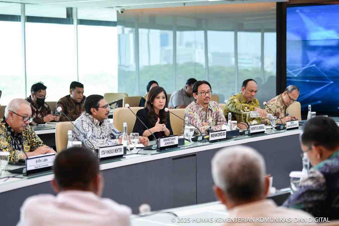 [SIARAN PERS] Meutya Hafid: 60 Juta Warga Belum Terkoneksi Internet, Pemerintah Akselerasi Konektivitas Desa
