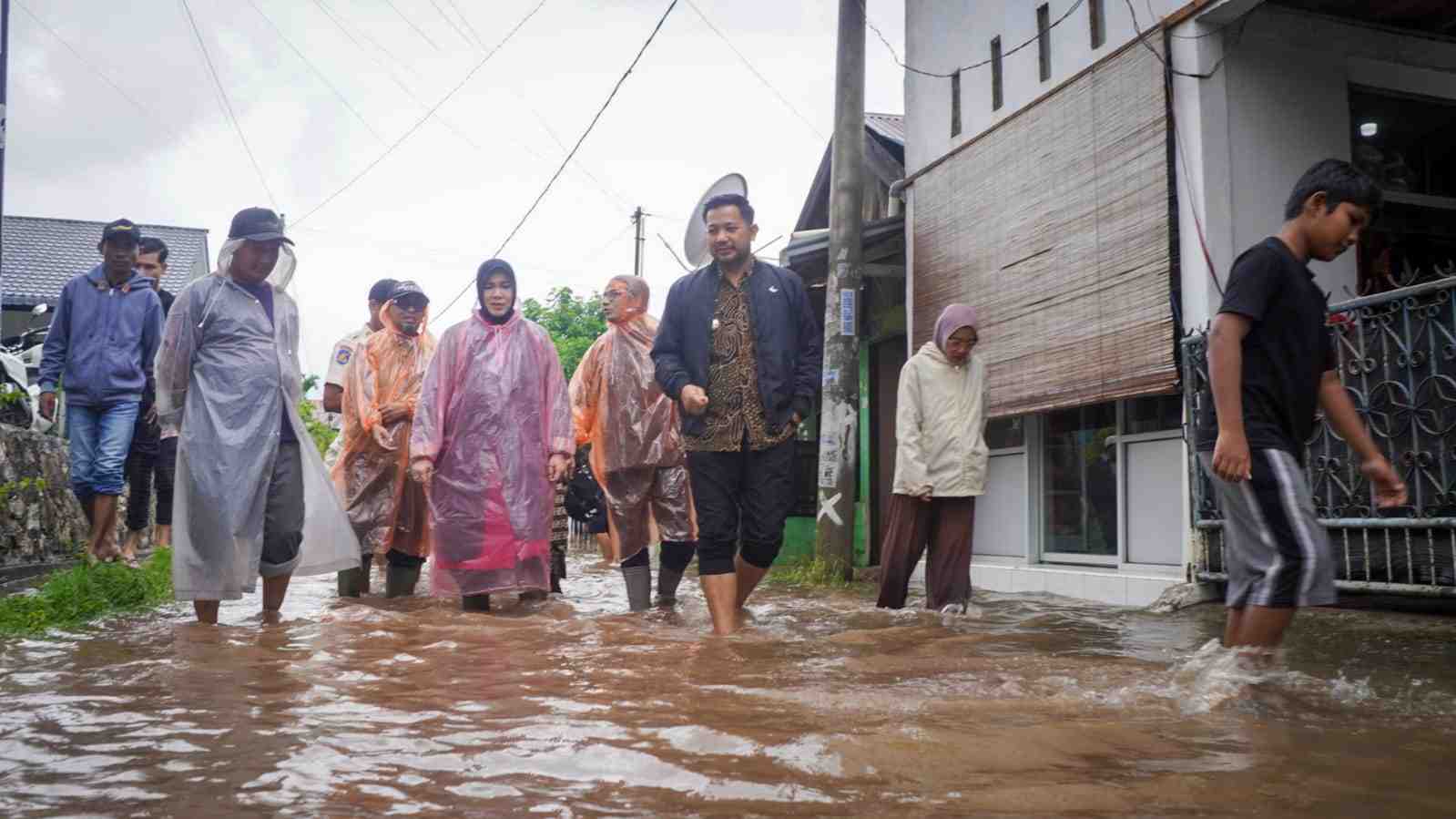 Lueng Bata Siaga Banjir, Camat Imbau Warga Dekat Sungai Tetap Waspada