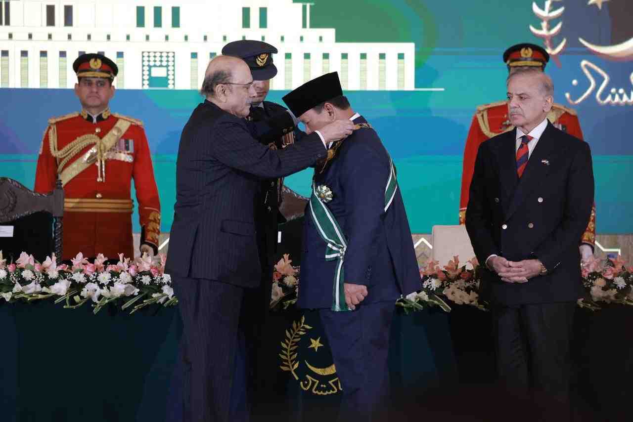 Presiden Zardari Anugerahkan Nishan-e-Pakistan kepada Prabowo
