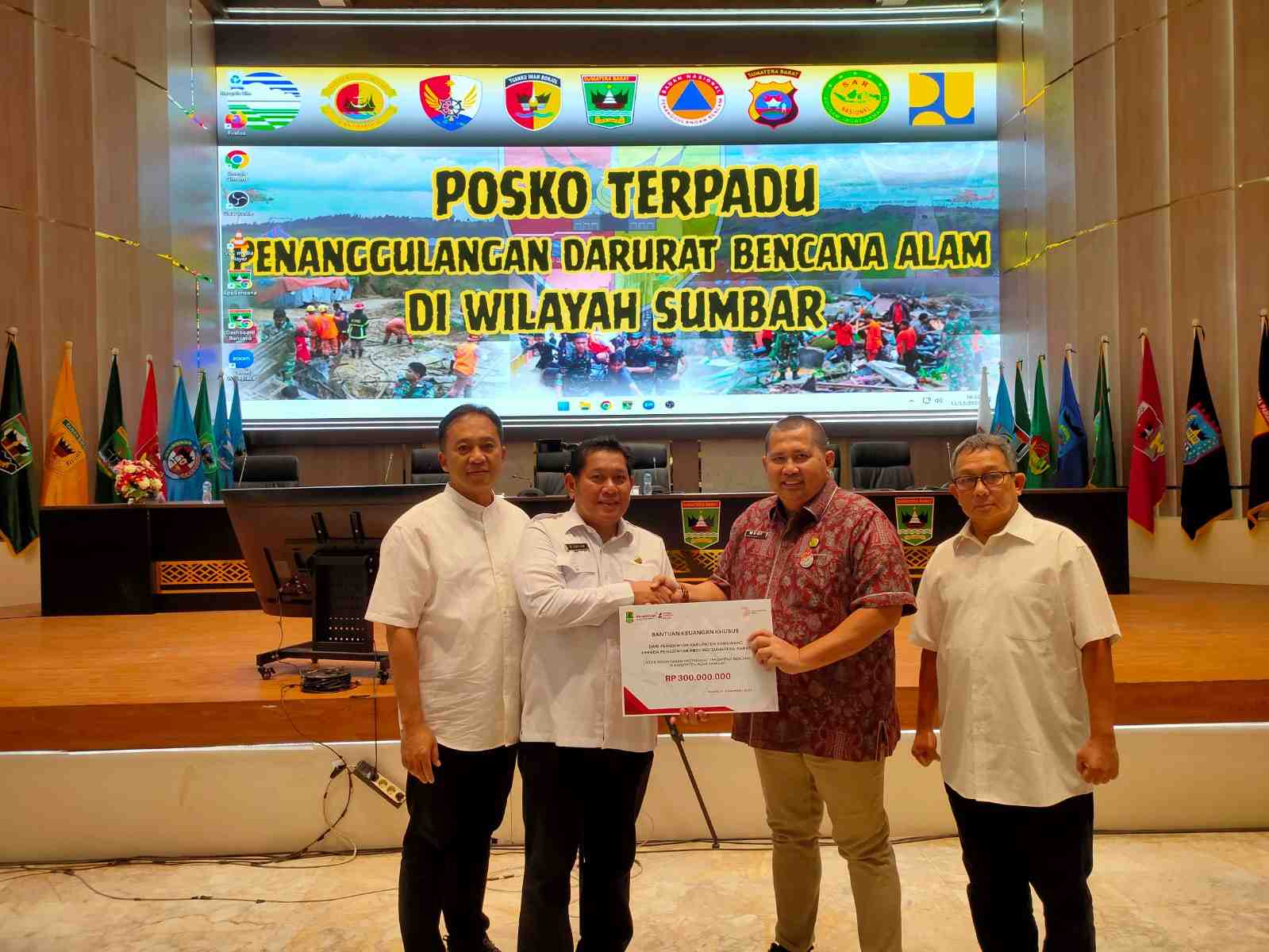 Pemkab Karawang Salurkan Bantuan Rp300 Juta untuk Korban Bencana di Agam