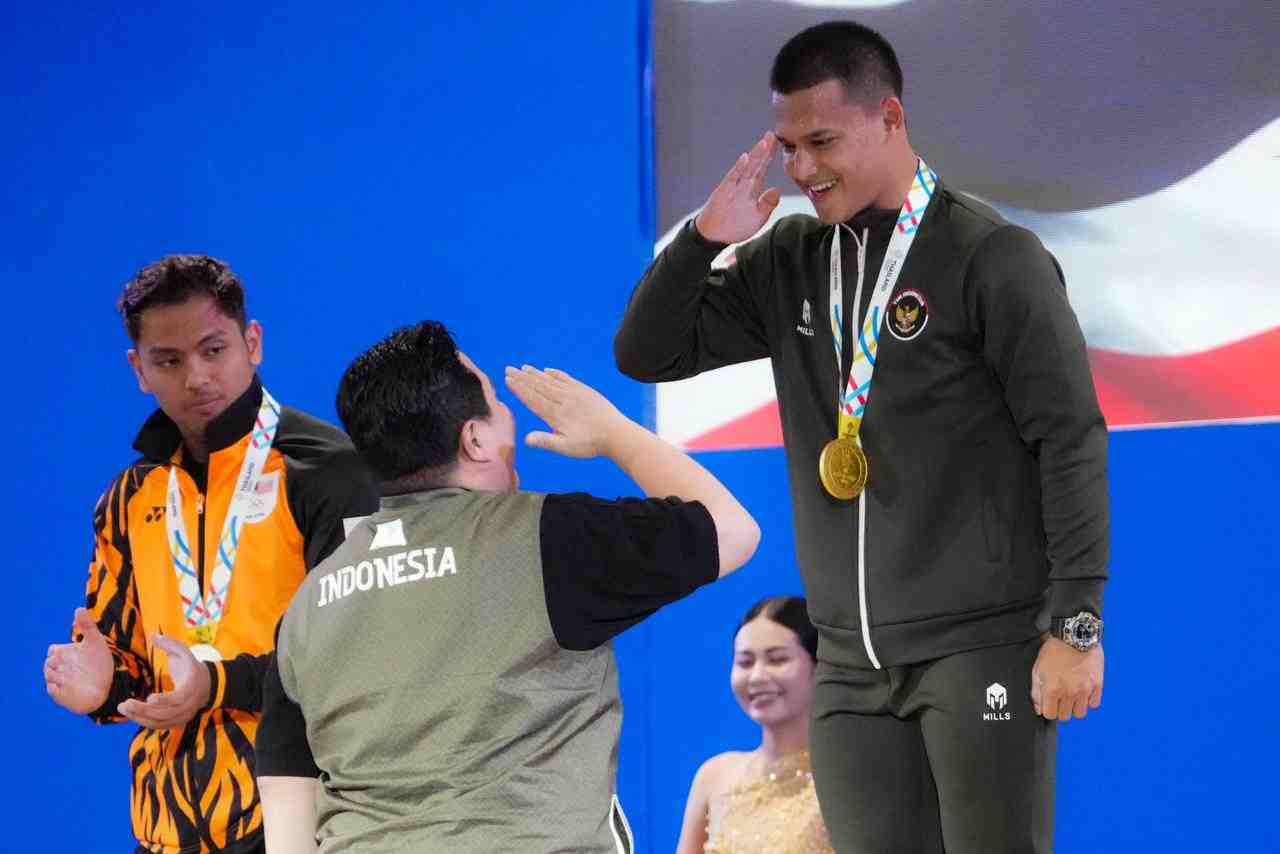 Rizki Juniansyah Persembahkan Emas di SEA Games 2025 dan Pecahkan Rekor Dunia 