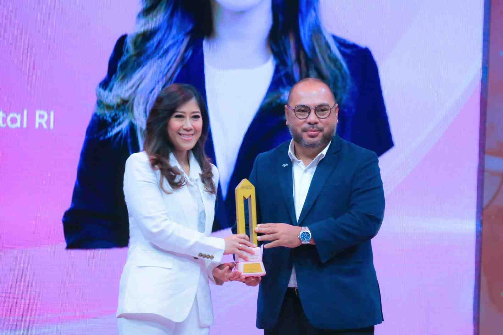 Menkomdigi Meutya Hafid Raih Penghargaan Wonder Mom Awards 2025