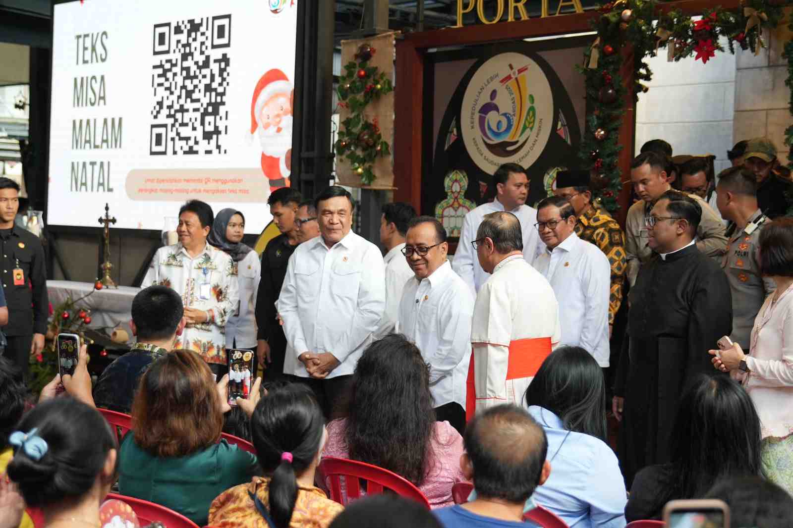 Pesan Natal 2025, Menko PMK: Indonesia Berdiri Bersama yang Terluka